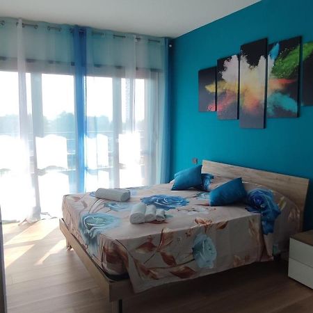 Love Home Apartament Near The Airport フィウミチーノ エクステリア 写真
