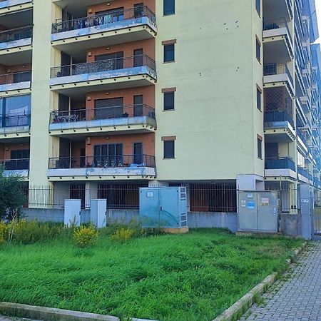 Love Home Apartament Near The Airport フィウミチーノ エクステリア 写真