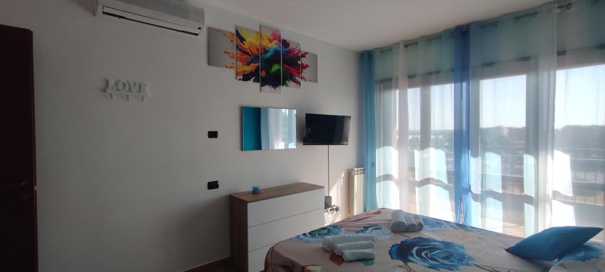 Love Home Apartament Near The Airport フィウミチーノ エクステリア 写真