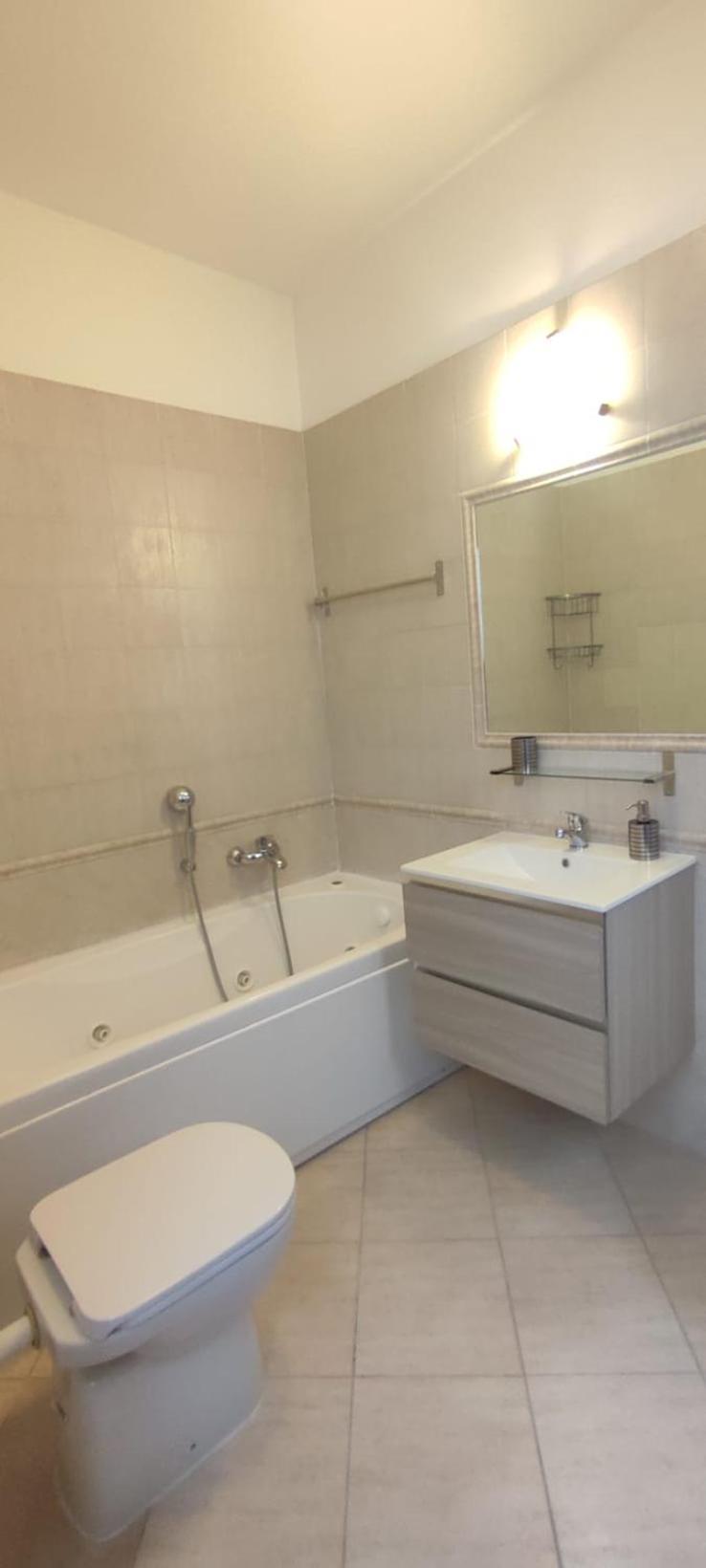 Love Home Apartament Near The Airport フィウミチーノ エクステリア 写真